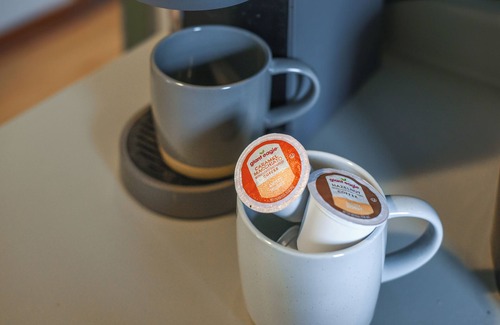 South Hills House | Cozy 3-bedroom - amazing coffee - easy parking