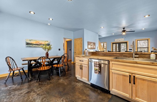 Dahlonega Cabin | Cozy 3-bedroom cabin in Dahlonega with a vibrant Game Room!