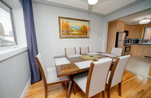 Northeast Edmonton House | Cozy 3 Bedroom Contemporary Home With Free Parking