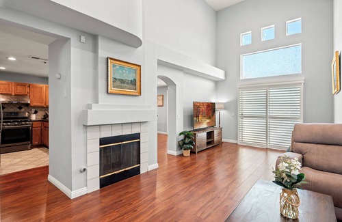 San Bernardino County Villa | Cozy 3-Bedroom Family Home Clean, Spacious & Convenient Location 6 Beds