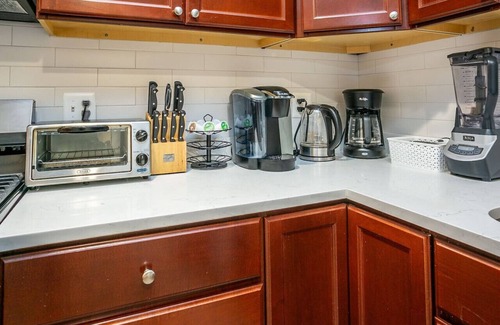 Nauck Apartment | Cozy 3 Bedroom/Great Location! Parking incl.