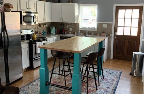 Irvington House | Cozy 3 bedroom home in the heart of Irvington