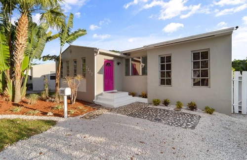North Central Hollywood House | Cozy 3 bedroom home with pool and huge backyard