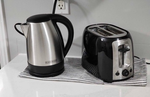 Norval House | Cozy 3-Bedroom House, Walking Distance Near Ridgeway/Eglinton Plaza's Dining Hub