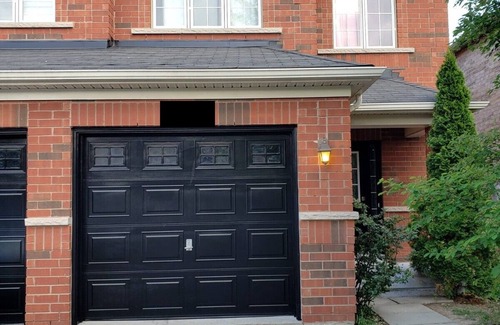 Norval House | Cozy 3-Bedroom House, Walking Distance Near Ridgeway/Eglinton Plaza's Dining Hub