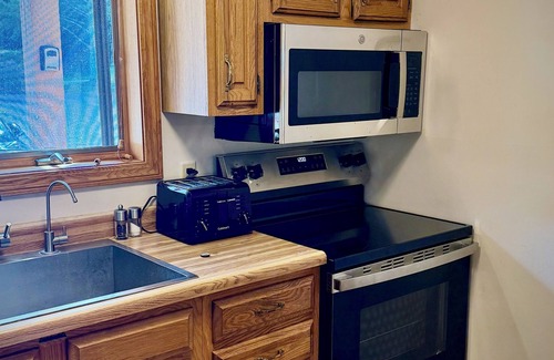 Timberline House | Cozy 3-bedroom house in peaceful Davis with EV charger minutes from adventure