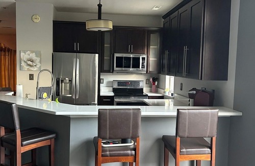 Greenbrier East House | Cozy 3-bedroom house in lovely Chesapeake with WiFi, AC