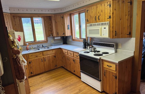Evansville House | Cozy 3-bedroom ranch in Orleans, Vermont - NEK get away - All seasons