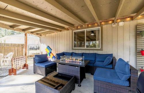 Coeur d'Alene House | Cozy 3-Bedroom Retreat with Fenced Yard, Games & BBQ- Pet Friendly