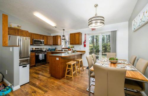Coeur d'Alene House | Cozy 3-Bedroom Retreat with Fenced Yard, Games & BBQ- Pet Friendly