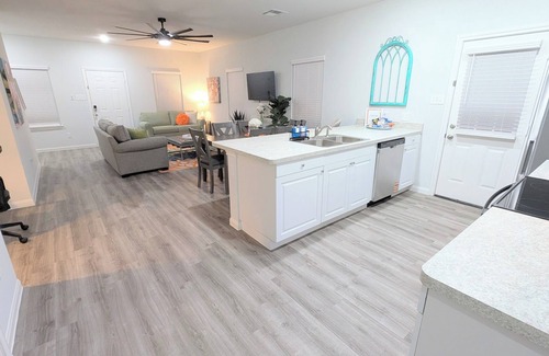 Kendleton House | Cozy 3 Bedroom Sleeps 8 Great Location Near Rosenberg, Wharton & Needville