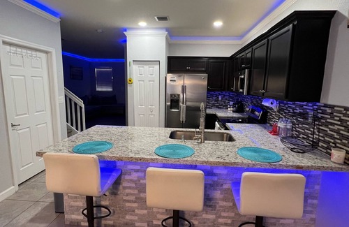 Homestead House | Cozy 3-bedroom townhome inHomestead , near Keys, with AC, full kitchen , WiFi