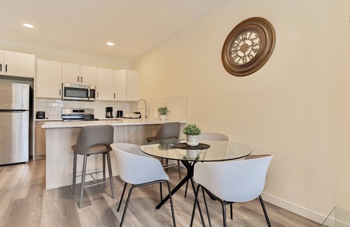 North Central Edmonton House | Cozy 3 bedroom townhouse in downtown Edmonton.