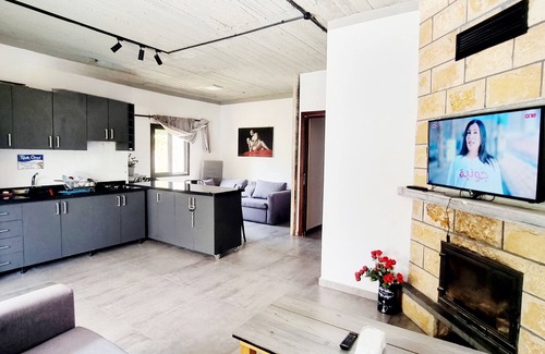 Faraya Ski Chalet | Cozy 3 bedrooms Chalet fit up to 8 pers with Panoramic terrace & Cheminée (pool)