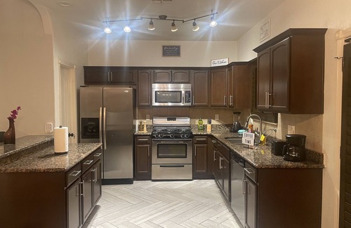 Biggs Field House | Cozy 3 BR Home. Hidden gem