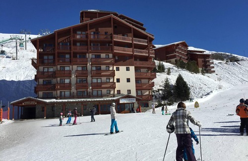 Les Bruyeres Apartment | Cozy 3-Room Apt, Ski-in/Ski-out, South-Facing Balcony, Sleeps 6, Central Location in Les Bruyères
