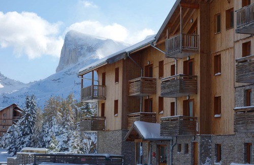 Saint-Etienne-en-Devoluy Ski Chalet | Cozy 3-Room Duplex Chalet with Heated Pool Access in Résidence Le Hameau du Puy, Superdevoluy