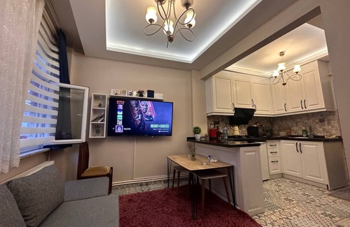 Sultanahmet Apartment | Cozy 3 Room Flat w/2 AC, WiFi, Walk to Blue Mosque