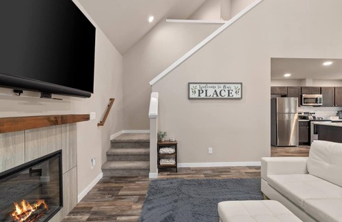 Packwood Cabin | Cozy 3BD Chalet – Hot Tub & Game Room Mt Rainier