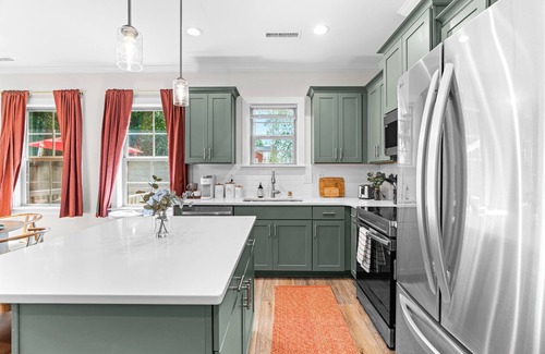 Durham House | Cozy 3BD Stay, BBQ & Yard, Mins to Duke & Downtown