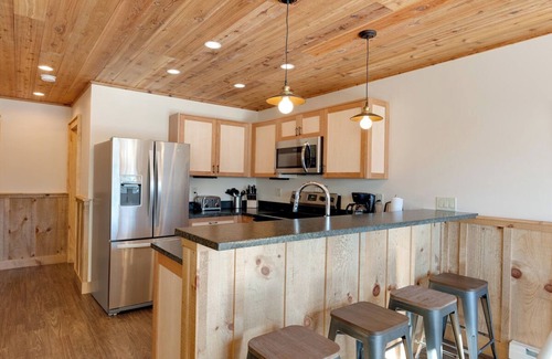 Lake Placid Club Cabin | Cozy 3Bedroom w/2 Bath and Full Kitchen, Outdoor BBQ, Fire Pits