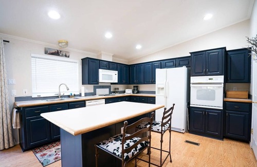 Buena Vista House | Cozy 3BR/2BA mountain home with views, fireplace, and family-friendly amenities