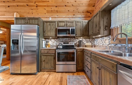 Sparta House | ‼️Cozy 3BR Bloff Hytte w/Mountain Views and BBQ