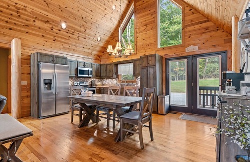 Sparta House | ‼️Cozy 3BR Bloff Hytte w/Mountain Views and BBQ