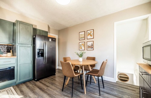 Rochester House | Cozy 3BR near Mayo and downtown. Charming, spotless, and designed for comfort with restful bedrooms, a stocked kitchen, and two welcoming living spaces. Perfect for Mayo visits, business trips, or family stays. Dogs allowed, too.