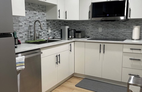 Fort Gary House | Cozy 3BR Suite at Winnipeg South