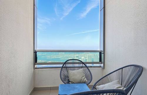 Dubai Apartment | Cozy 3BR The Palm View King size Bed