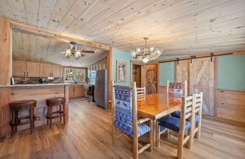Moultonborough House | Cozy 3BR w/Firepit + Boat Slip Option