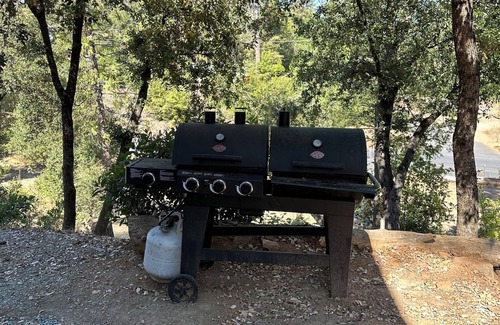 Groveland Cabin | Cozy 4-bedroom cabin near Yosemite with WiFi close to downtown Groveland
