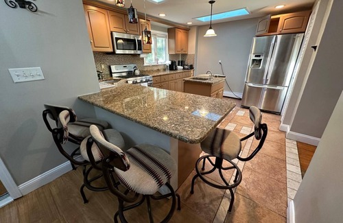 Teaneck House | Cozy 4-bedroom house in welcoming Teaneck with WiFi, AC