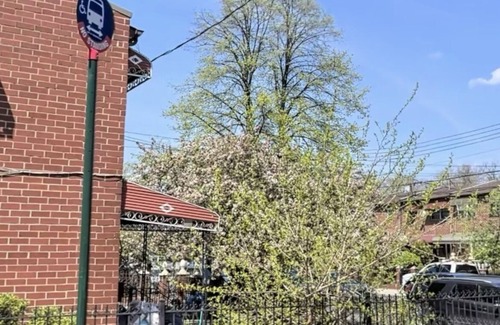 Brownsville House | Cozy 4 bedroom house to have an enjoyable time for you and friends.