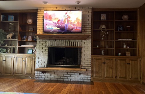 Flossmoor House | Cozy 4 Bedroom House surrounded by Country Clubs & Golf Courses.