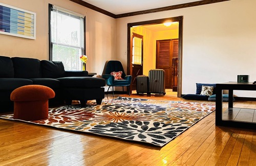 Flossmoor House | Cozy 4 Bedroom House surrounded by Country Clubs & Golf Courses.