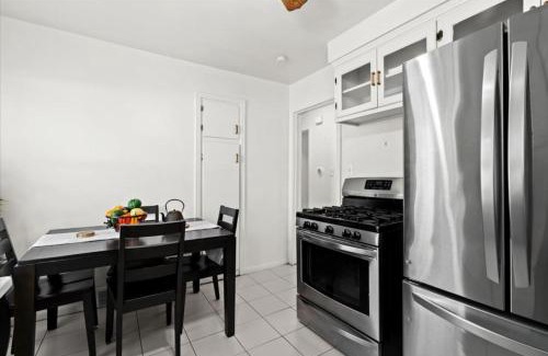 Dearborn Heights House | Cozy 4 Bedroom-Outdoor furniture- 2 bathrooms