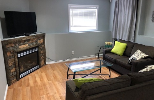 Red Deer House | Cozy 4 Bedroom w/outdoor fire pit sanctuary