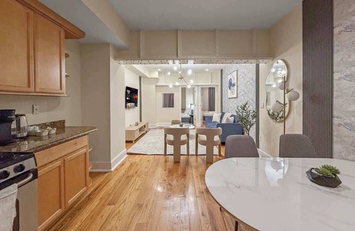 Old City Apartment | Cozy 4BD | Old City | 7 Beds | Independence Hall