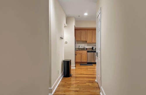 Old City Apartment | Cozy 4BD | Old City | 7 Beds | Independence Hall