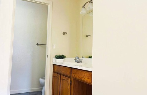 Union City House | COZY 4BR/2BA house Silicon W/D AC parking