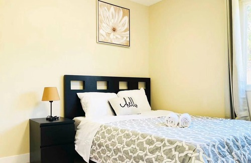 Union City House | COZY 4BR/2BA house Silicon W/D AC parking