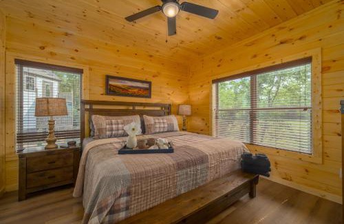 Gatlinburg - Pigeon Forge House | Cozy 4BR Cabin with Hot Tub, Game Room & Fire Pit, Close to Dollywood