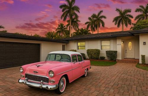 Harbor Beach Villa | Cozy 4BR Pool Villa Near The Beach with Arcades