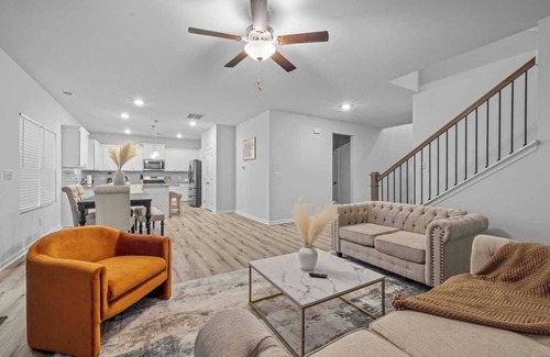 Grayson House | Cozy 5B3B Getaway｜Flexible Lease｜Dedicated Office｜Pet-Friendly｜Backyard #41952