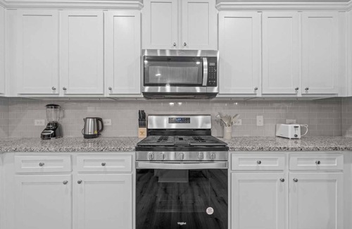 Grayson House | Cozy 5B3B Getaway｜Flexible Lease｜Dedicated Office｜Pet-Friendly｜Backyard #41952