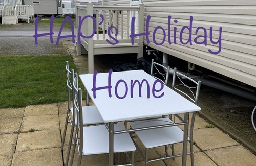 Brightlingsea House | Cozy 8 berth static caravan - short drive to Clacton