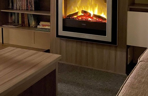 Brightlingsea House | Cozy 8 berth static caravan - short drive to Clacton