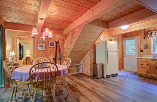 Alton Bay House | Cozy A-frame Cabin- Walk to Hills pond/Sunset lake- 20 mins to gunstock